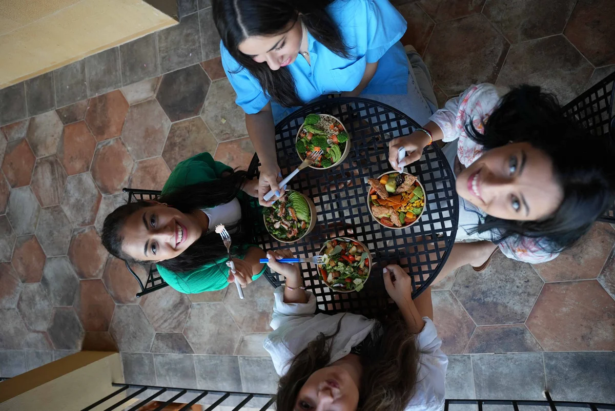 Fresh lifestyle fast food bowl at The Happy Salad in Lisbon